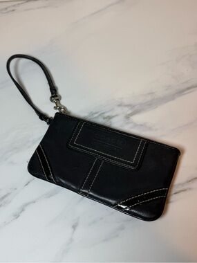 Vintage Y2K Coach leather black wristlet wallet